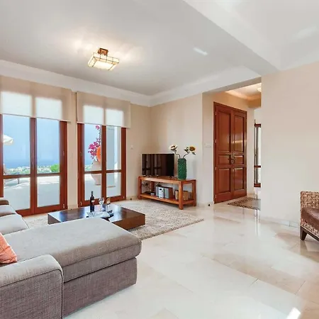 Aphrodite Hills Superior 190 * Kouklia